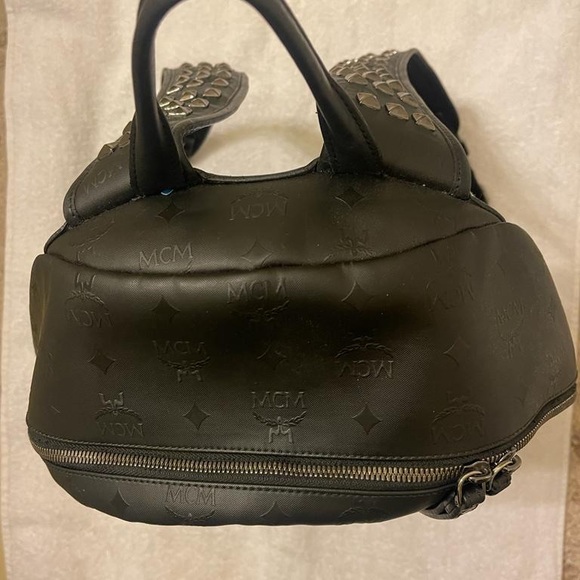 ❌SOLD❌Extra large MCM backpack in excellent condition - Picture 3 of 11